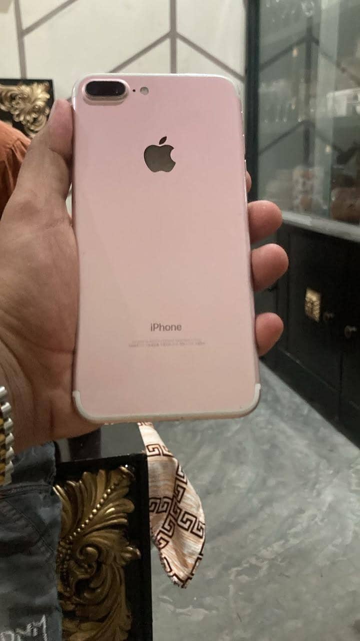 Apple iPhone 7 Plus 1