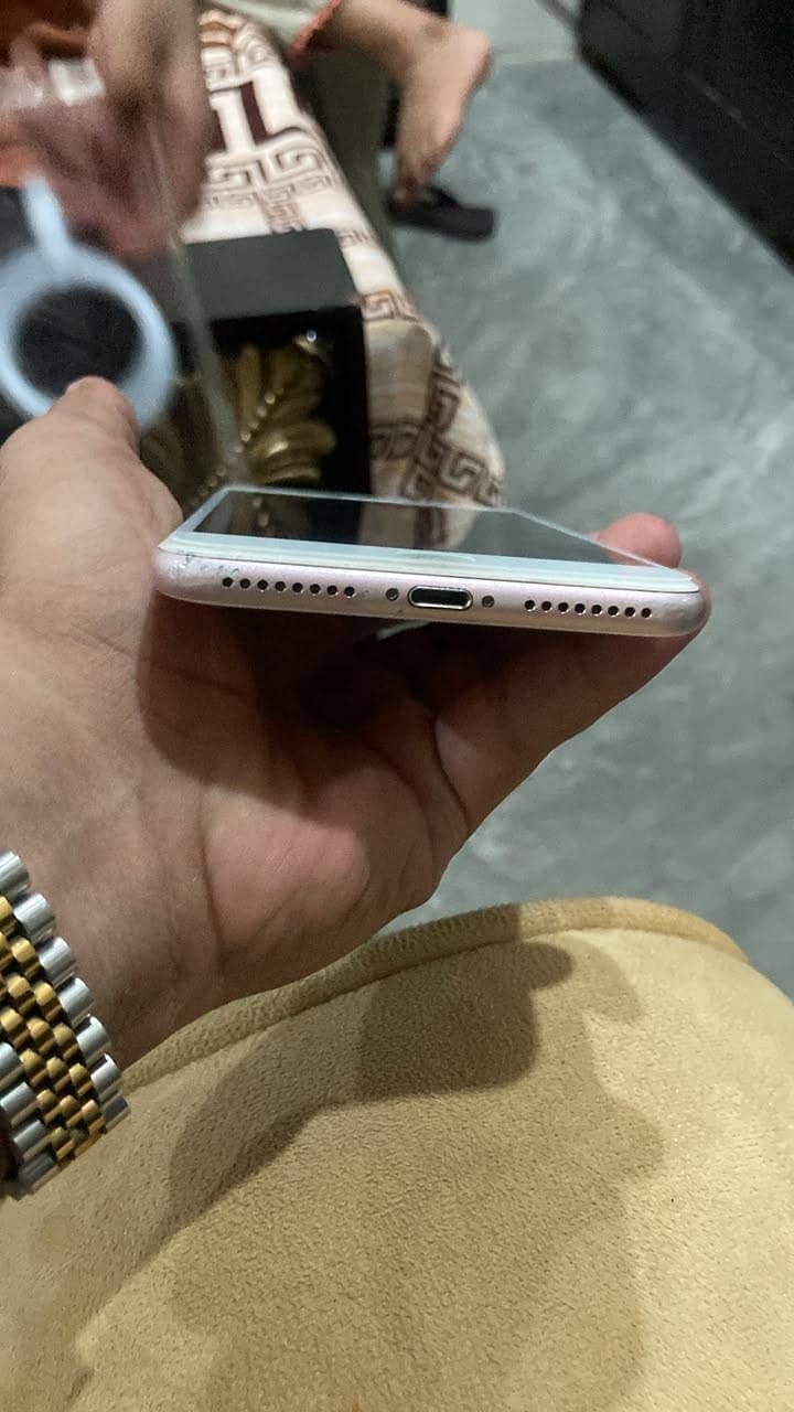 Apple iPhone 7 Plus 5