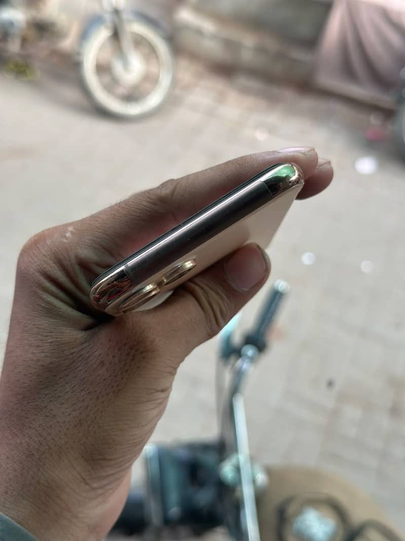 Apple iPhone 11 Pro 1