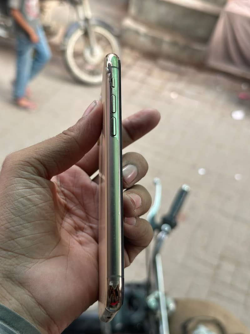 Apple iPhone 11 Pro 2