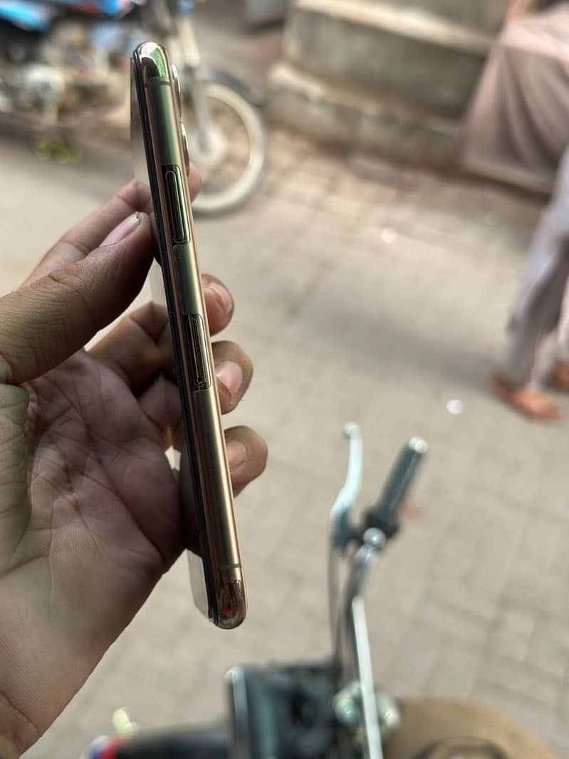 Apple iPhone 11 Pro 3