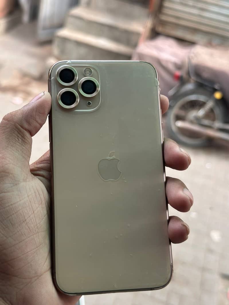 Apple iPhone 11 Pro 4
