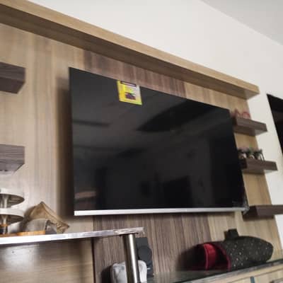 65 inch Samsung Smart 4k UHD LED TV O3O8-82O-898O