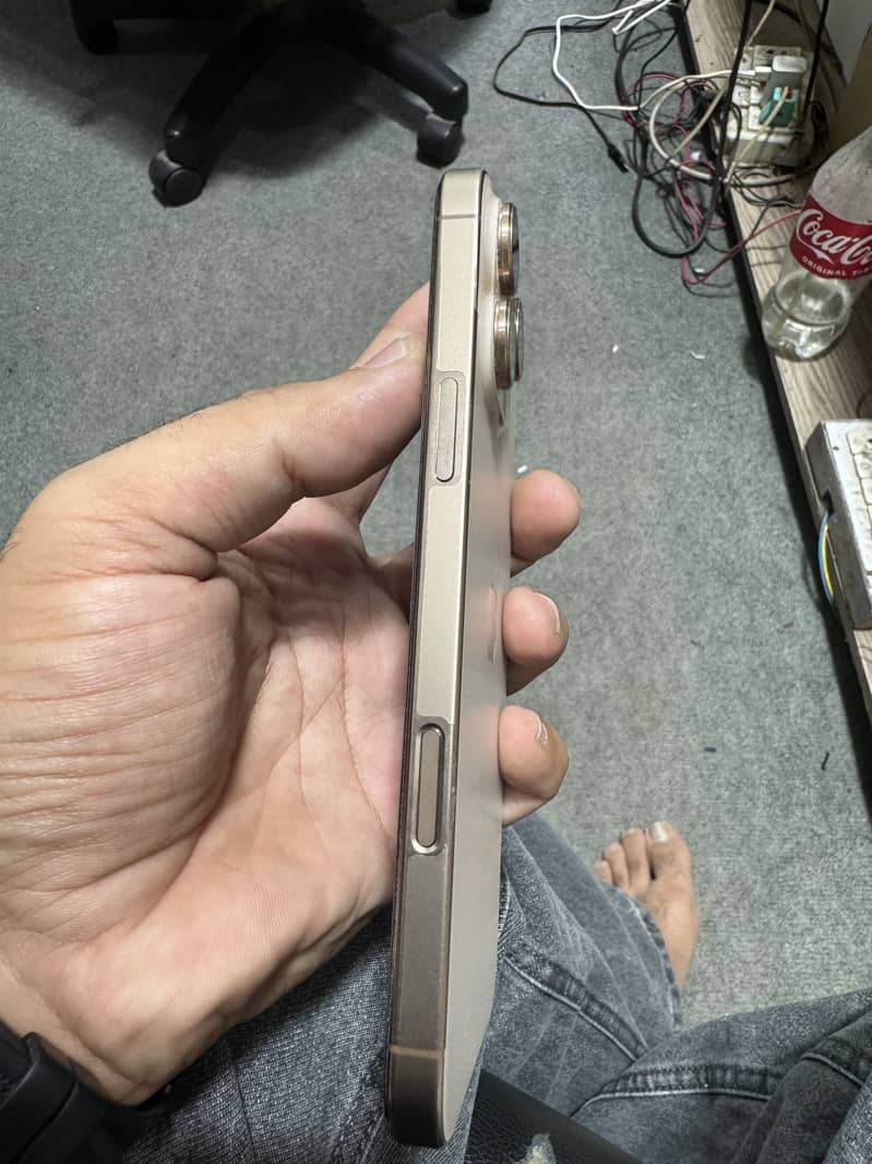 Apple iPhone 16 Pro Max 3