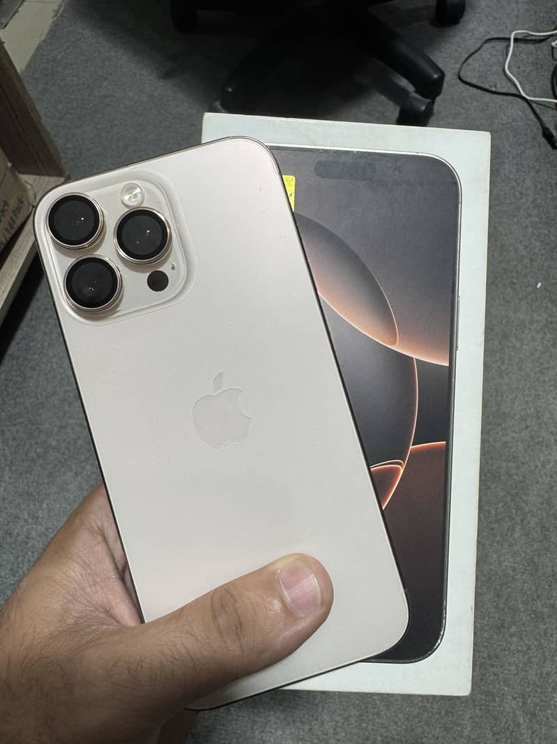 Apple iPhone 16 Pro Max 4