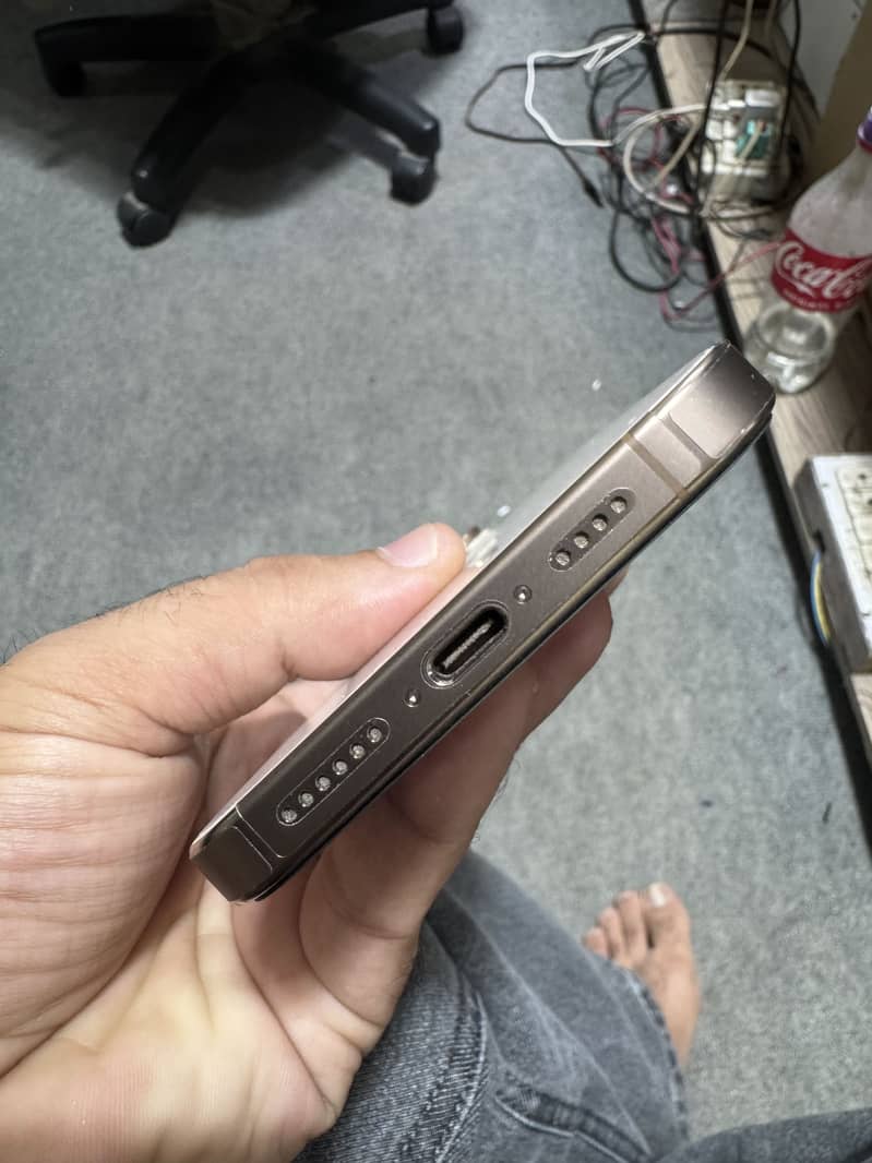 Apple iPhone 16 Pro Max 5