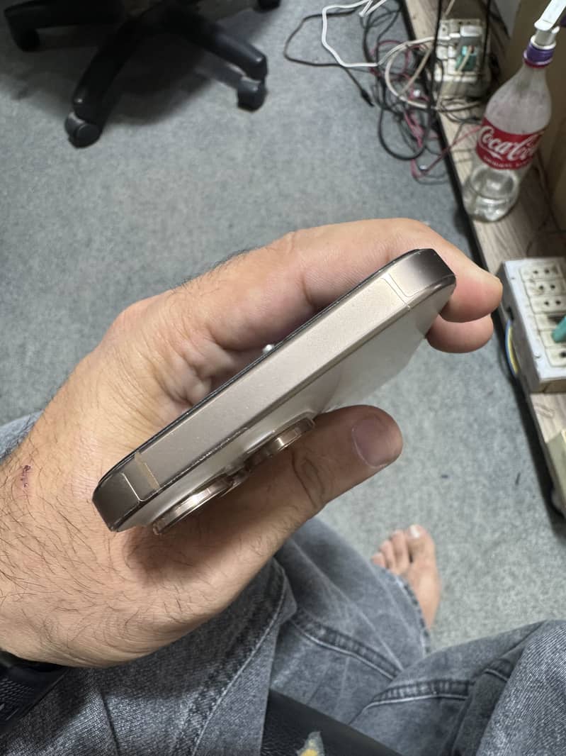 Apple iPhone 16 Pro Max 6