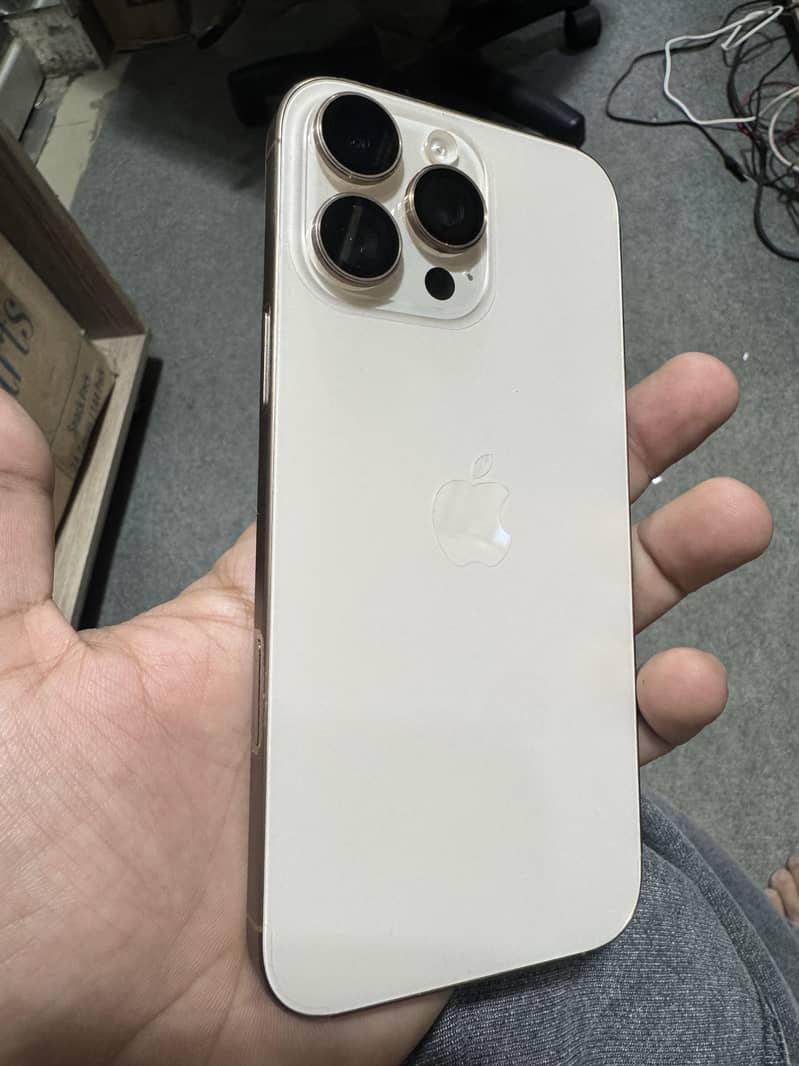 Apple iPhone 16 Pro Max 7