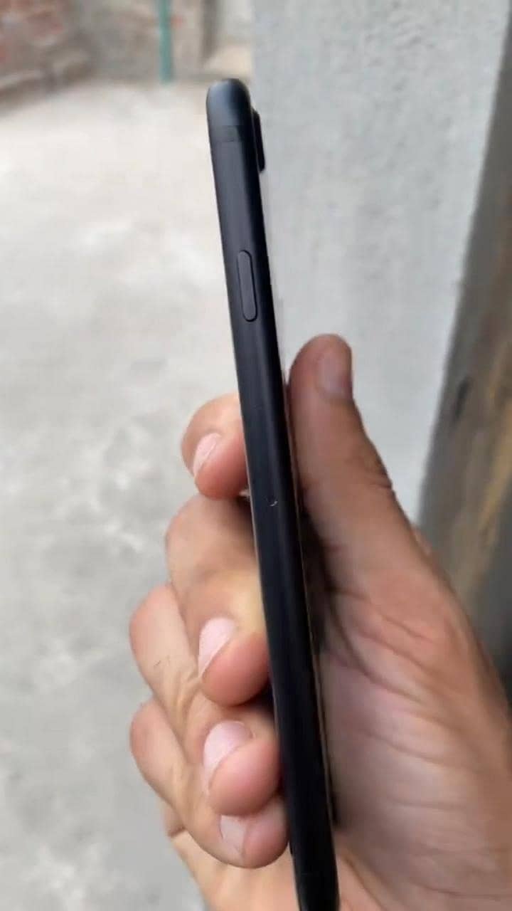 Apple iPhone 7 1