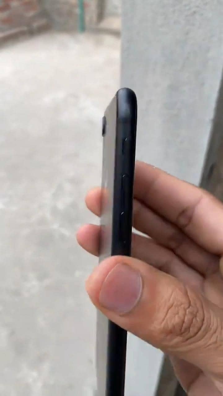 Apple iPhone 7 2