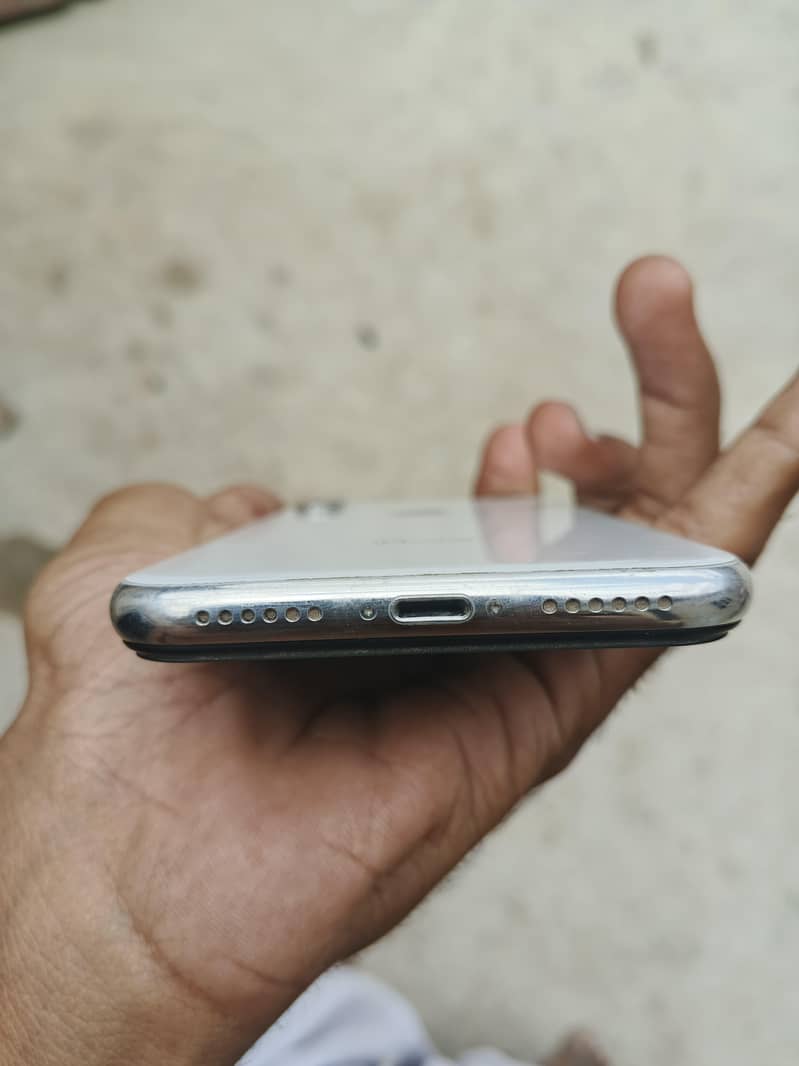 Apple iPhone X 5
