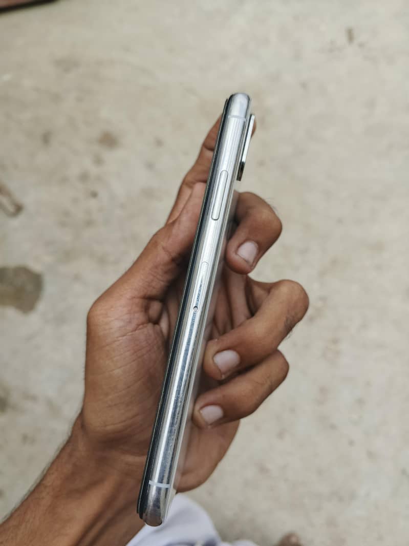 Apple iPhone X 6