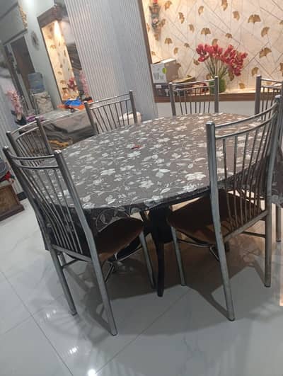 6 seater metal dinning table in good condition