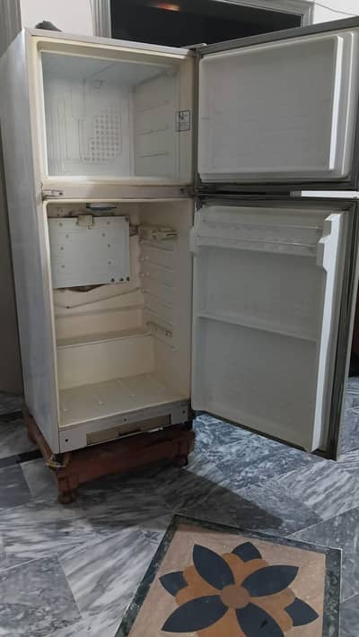 Dawlance Fridge for urgent sale