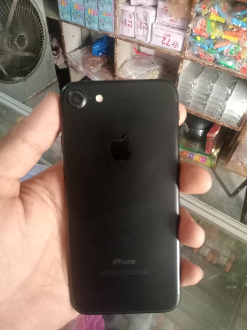 Apple iPhone 7 0