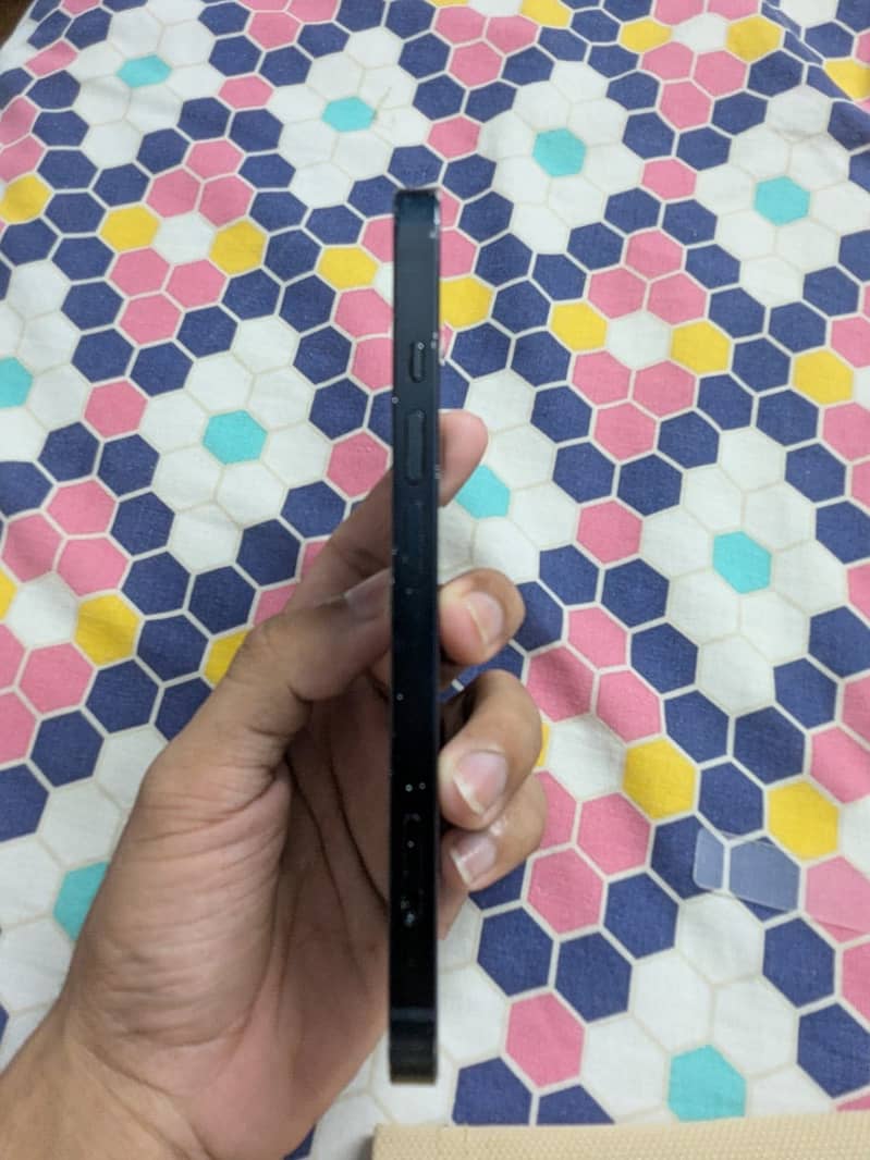 Apple iPhone 13 5
