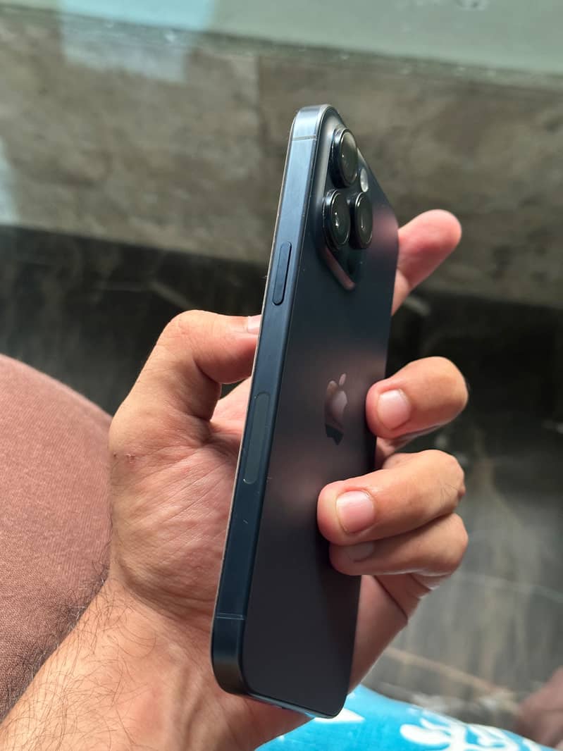 Apple iPhone 15 Pro Max 0