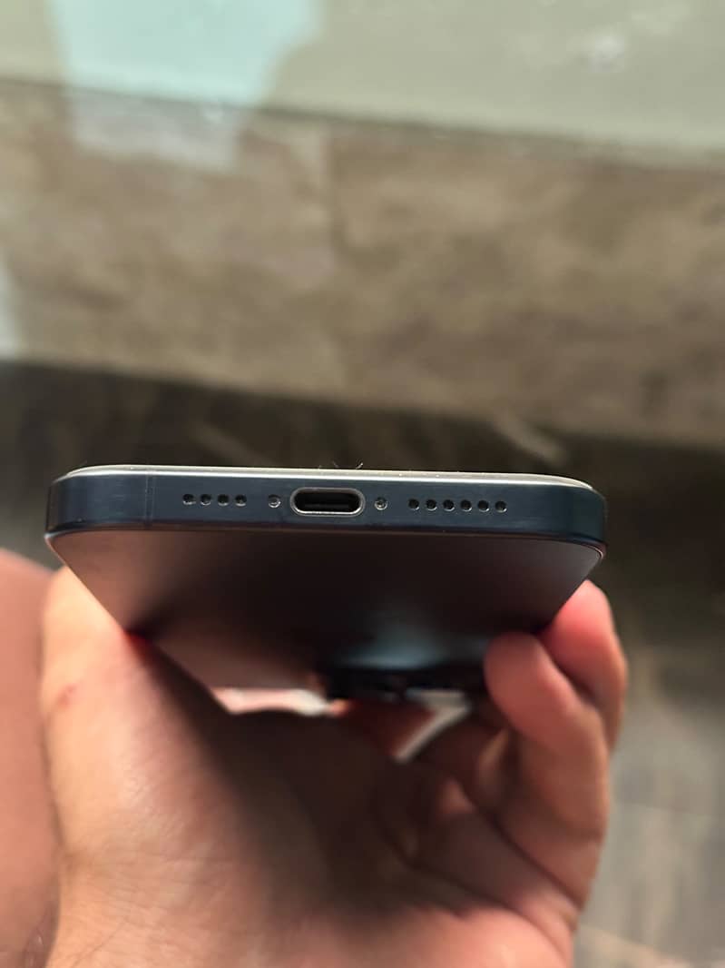 Apple iPhone 15 Pro Max 2