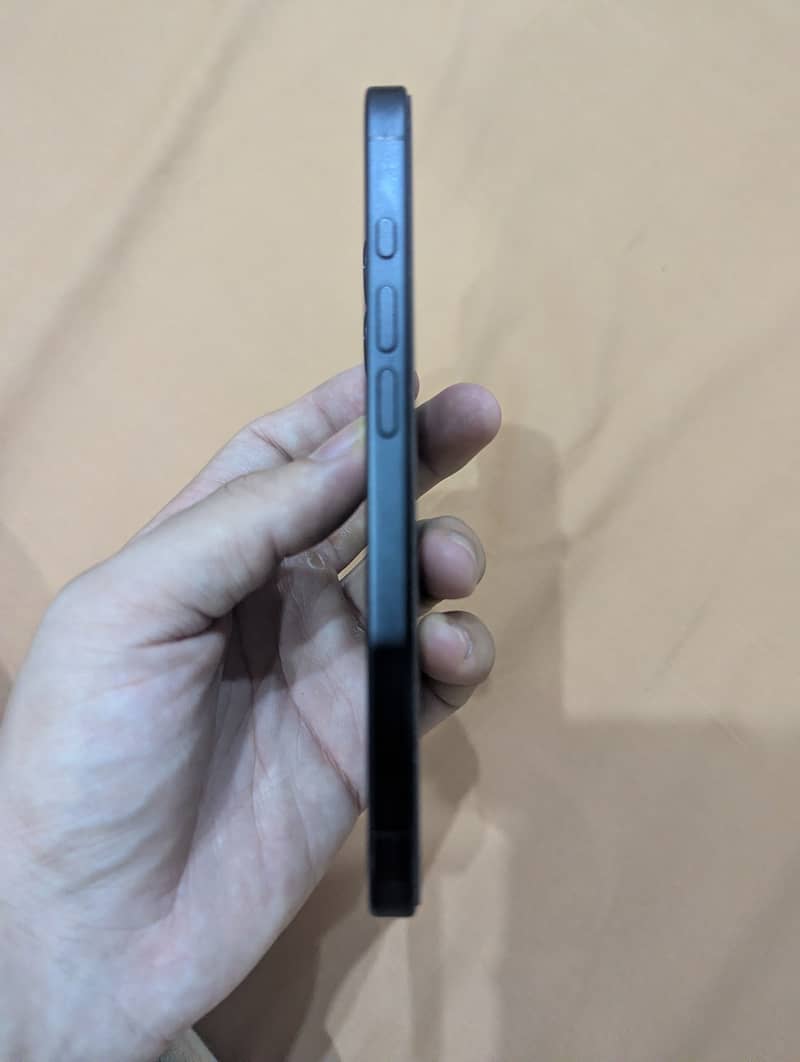 iPhone 16 3