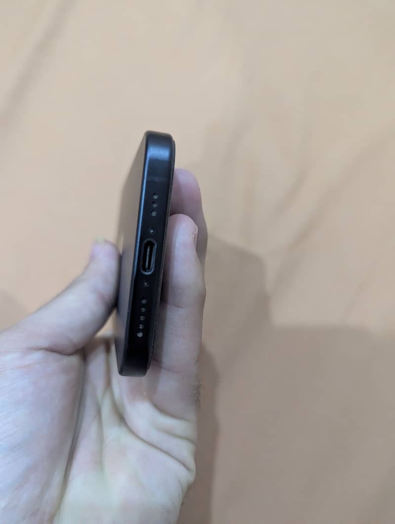 iPhone 16 4