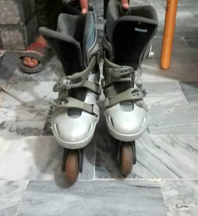 Good Condition Kids Roller skates-Adjustable Fit For Ages 10-14