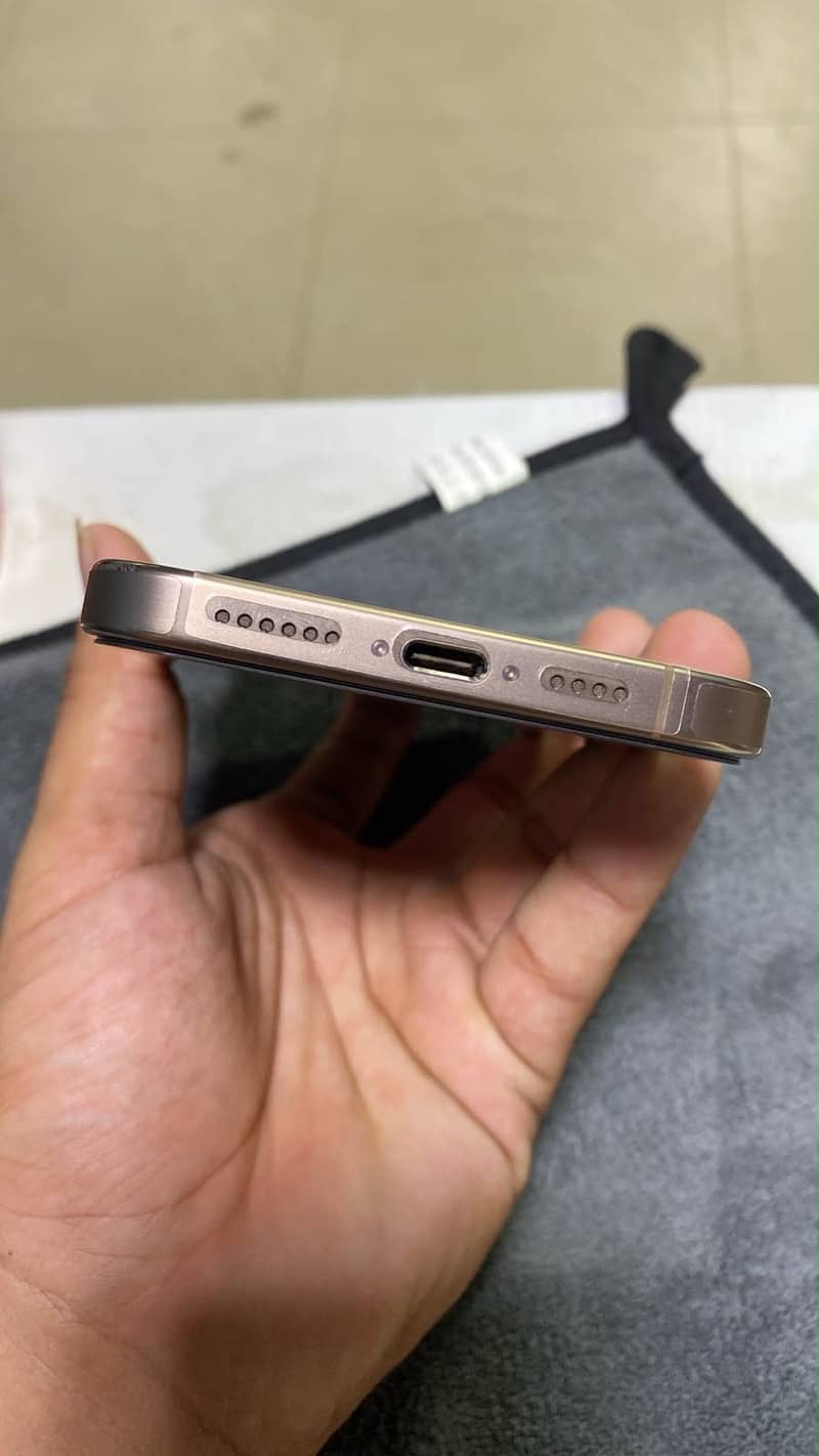 Iphone 16 pro max 1