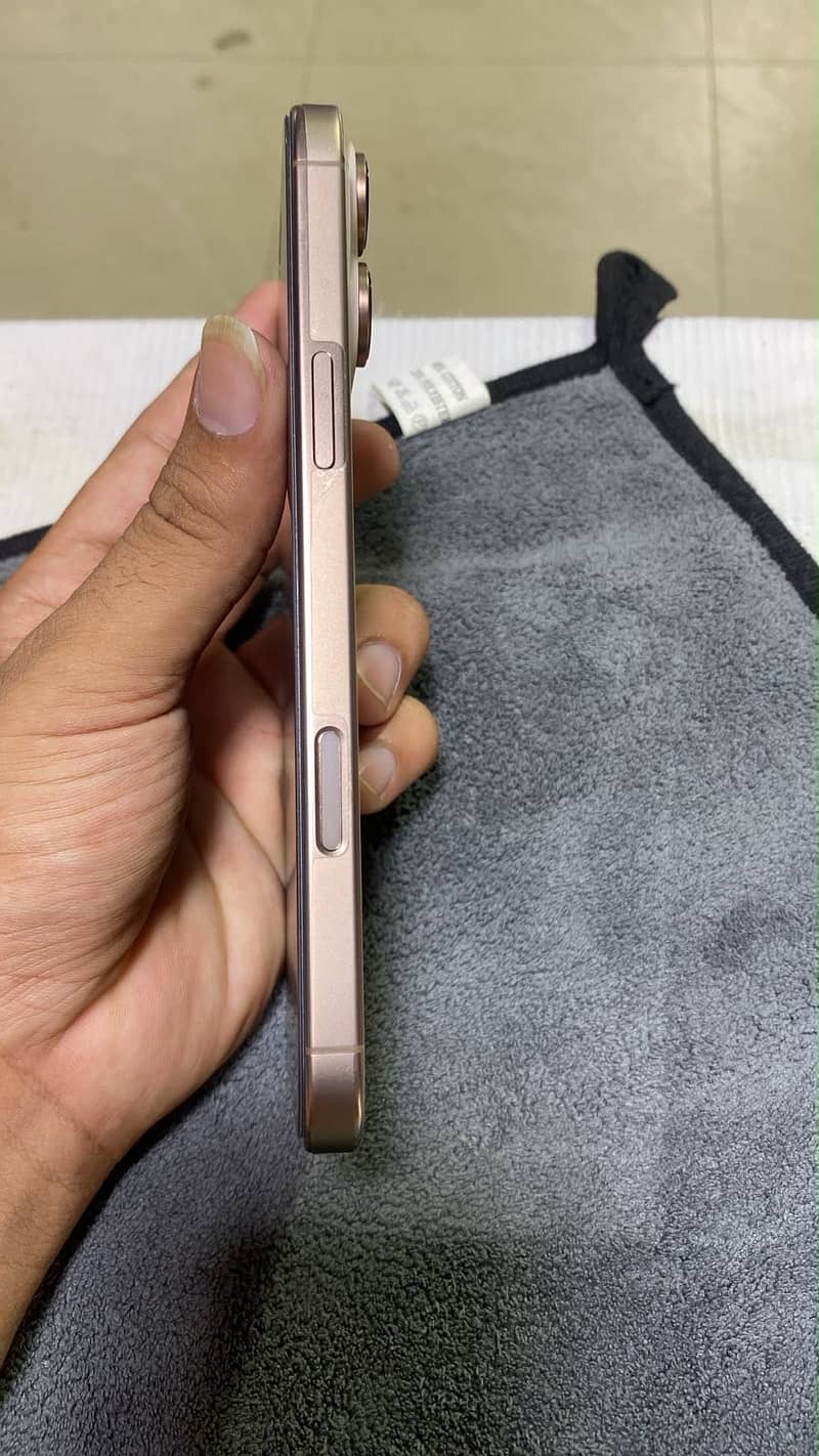 Iphone 16 pro max 3