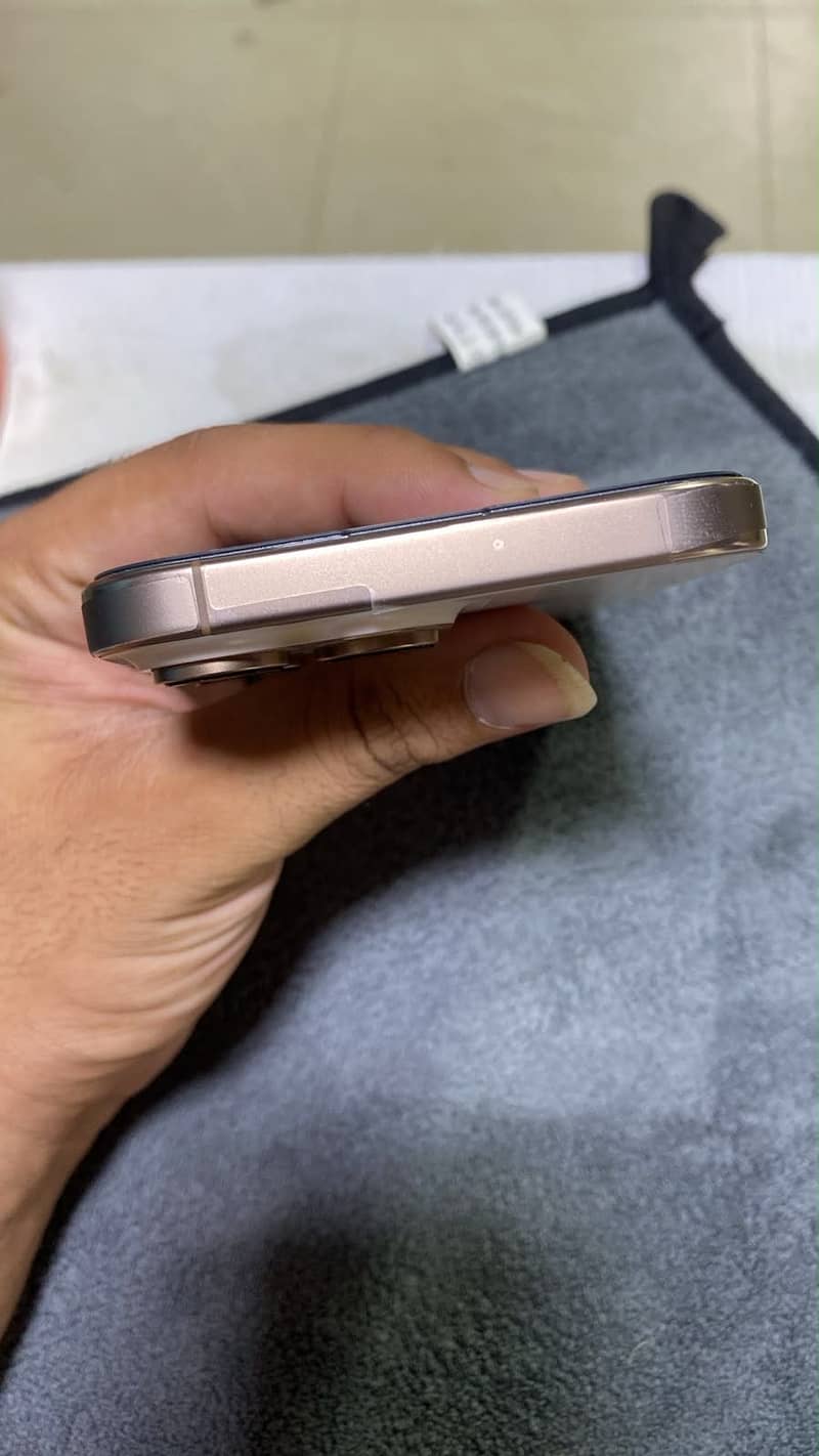 Iphone 16 pro max 4