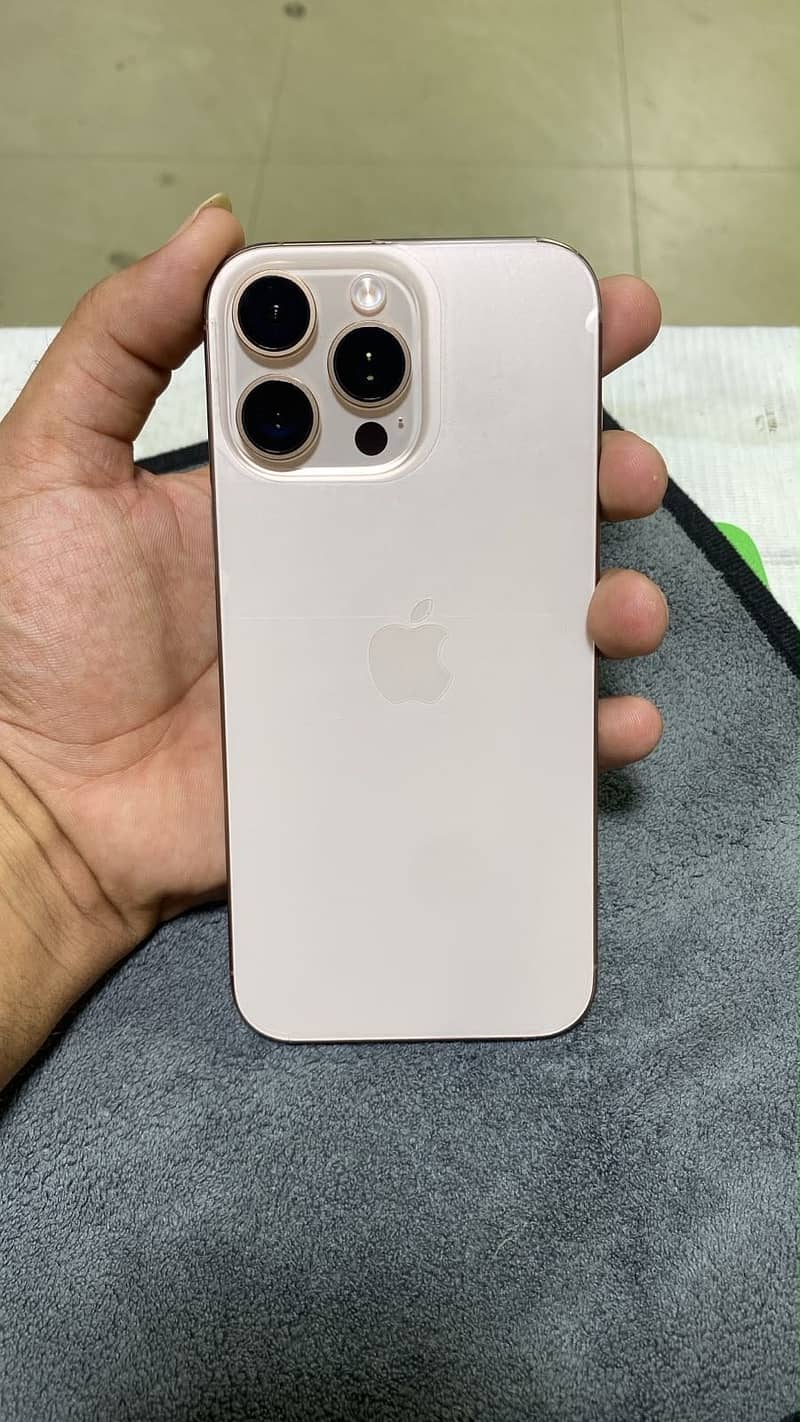 Iphone 16 pro max 5