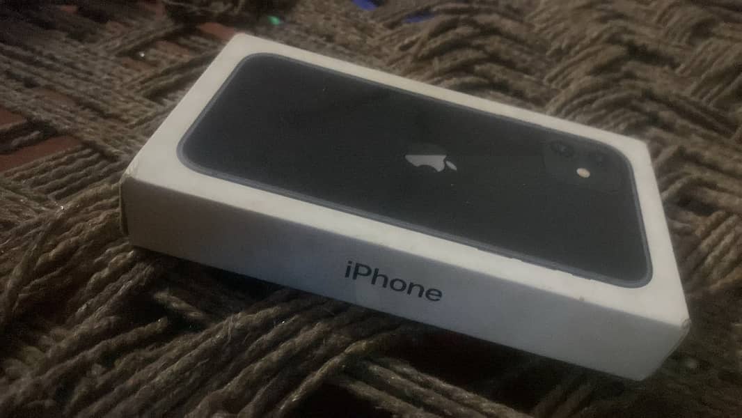 Apple iPhone 11 With Box 0