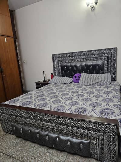 Morden looking bed set for sale