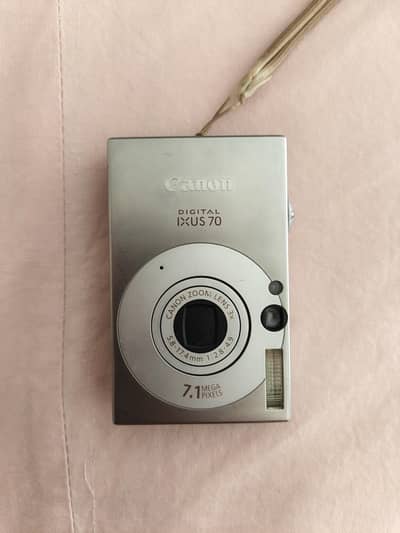 Canon Ixus 70 digital camera
