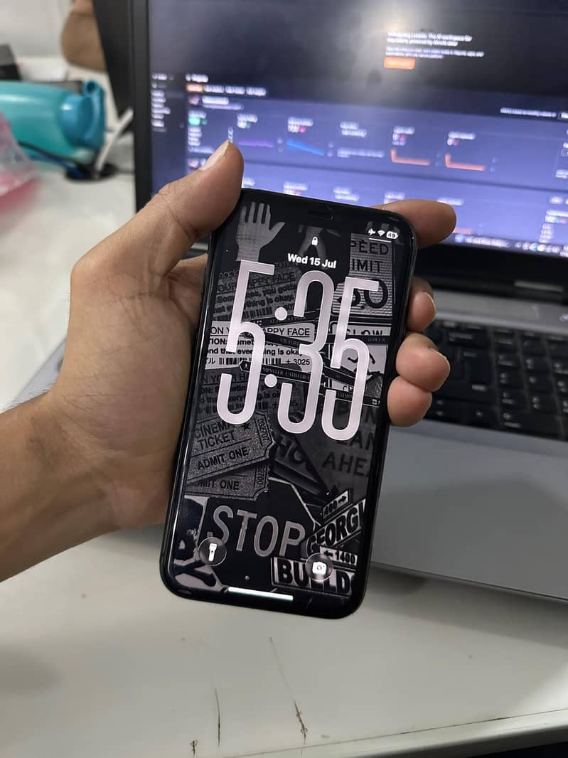 iPhone 11 3