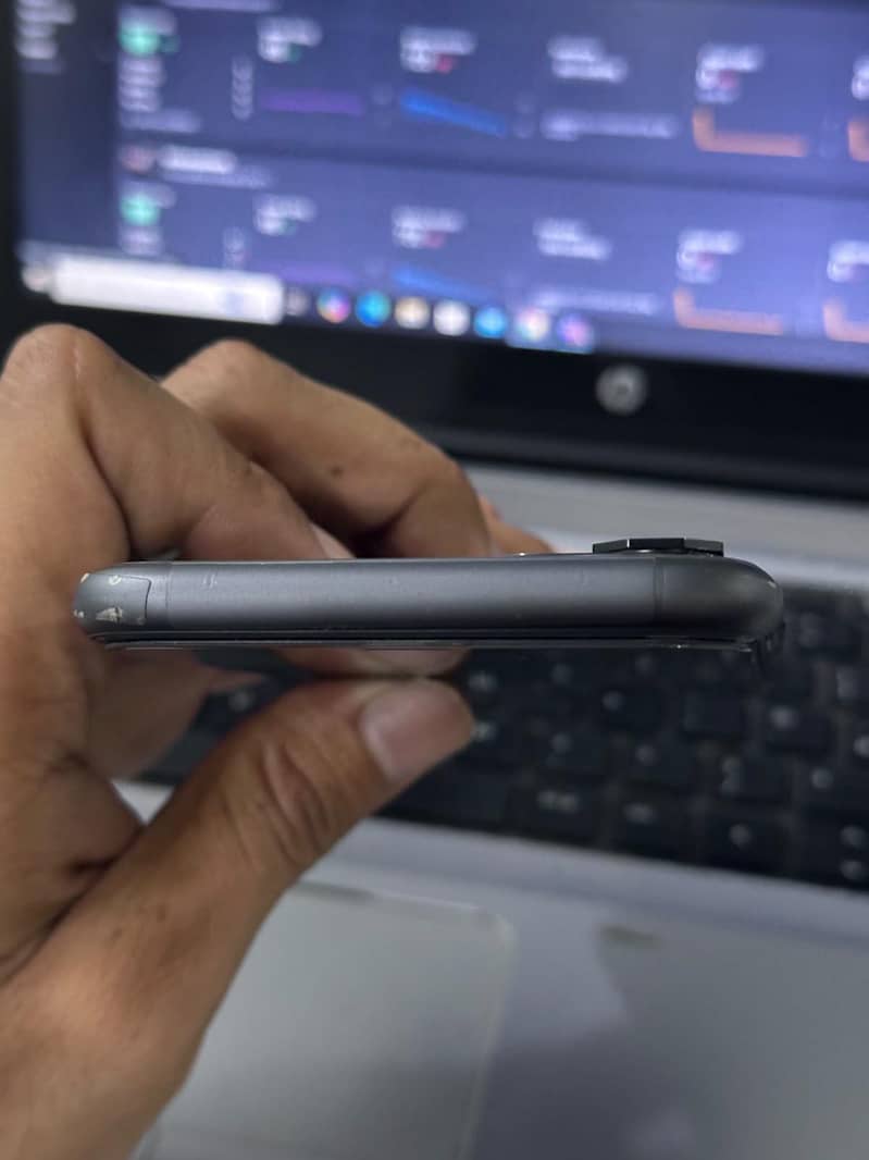 iPhone 11 6