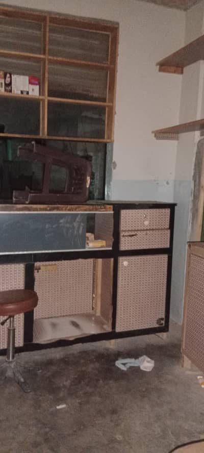 Medical Store ki pure wood  main tayr shelf's Hain
