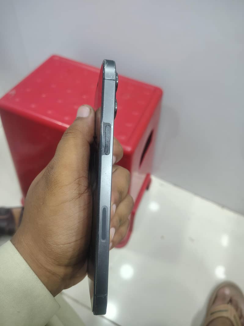 Apple iPhone 12 Pro Max 4