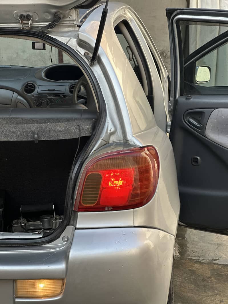 Vitz 1999 1