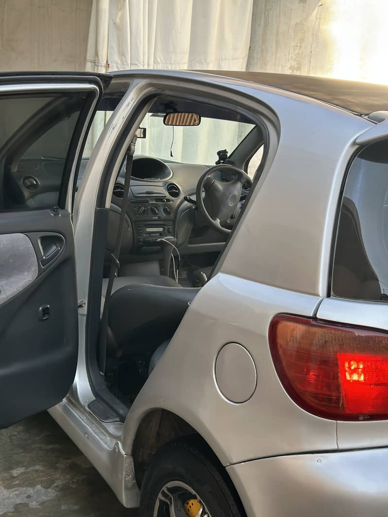 Vitz 1999 7