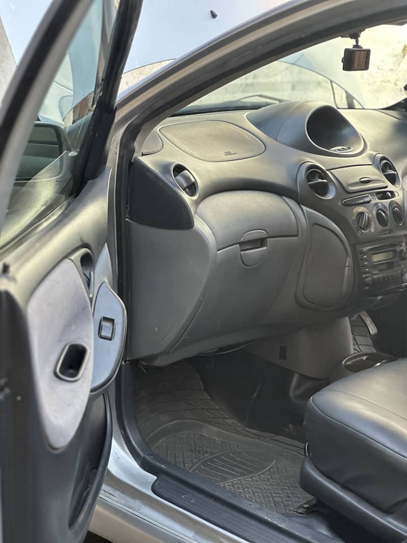 Vitz 1999 10