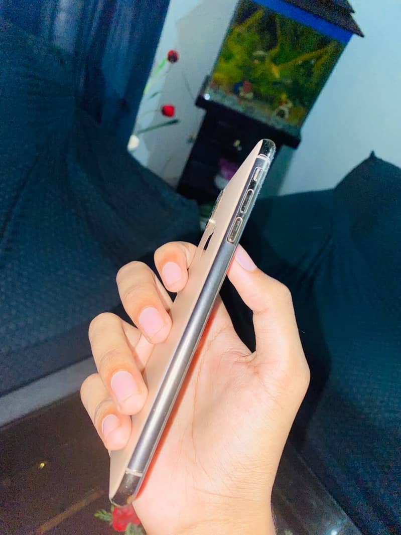 iphone XS maX 4
