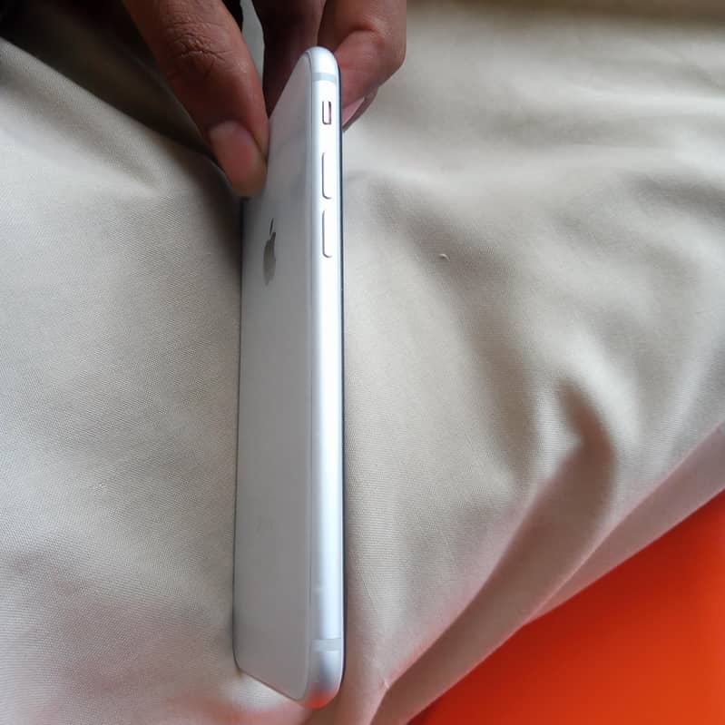 Apple iPhone 8 0