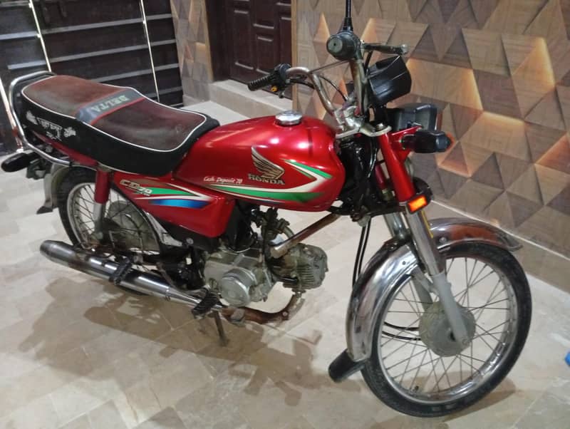 CD 70 Red 8