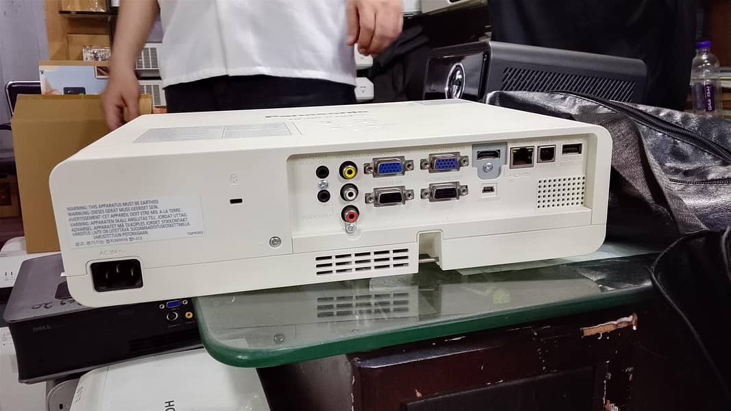projector Panasonic 3
