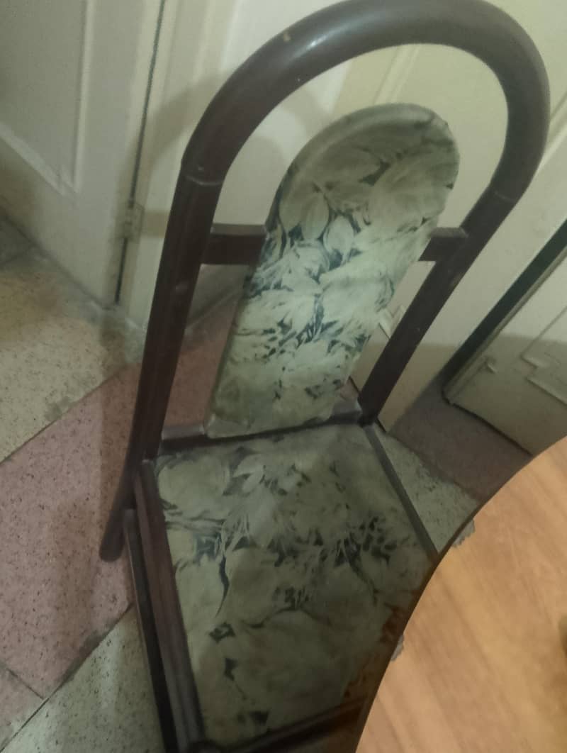 Dining table and chairs set. 2