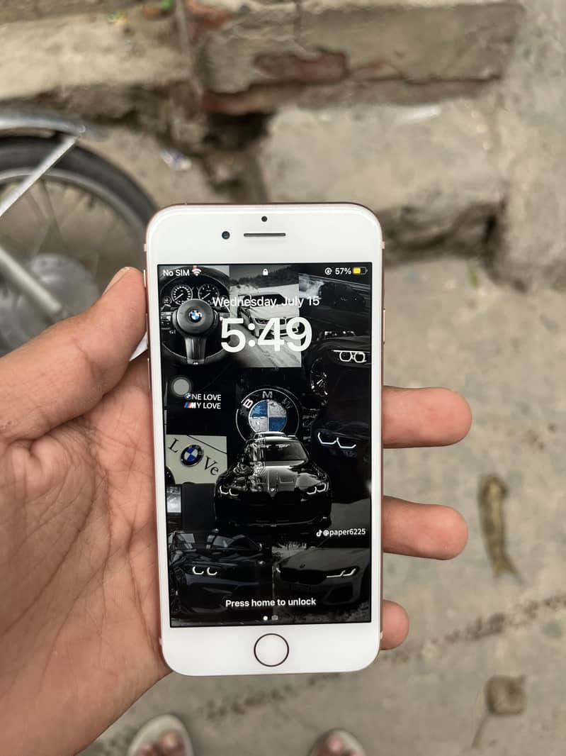 Apple iPhone 8 1