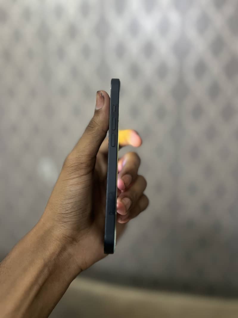 Apple iPhone 13 2