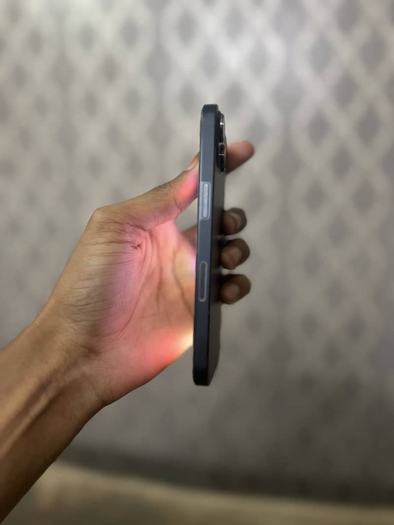 Apple iPhone 13 4