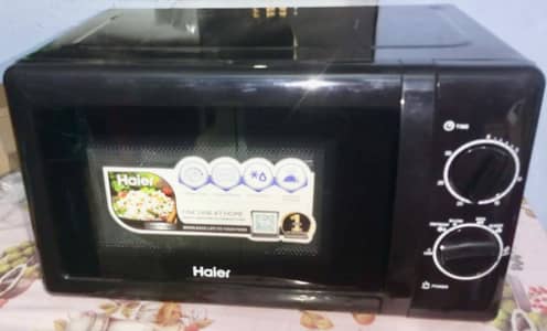 microwave oven  condition 10/10 only 2 time use