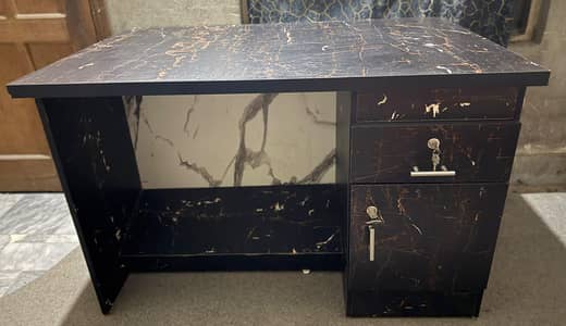 Office Furniture – Big Office Table, Small Office Tables & Chairs