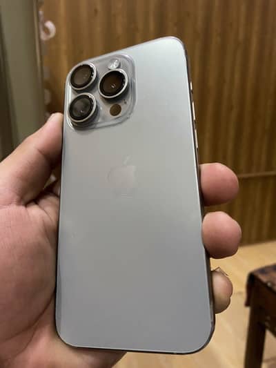 Iphone 15 pro natural titanium JV